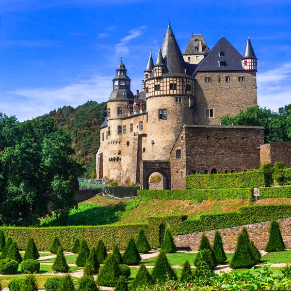 Romantische middeleeuwse kastelen van Duitsland - Burresheim in de vallei van de Rhein. — Stockfoto