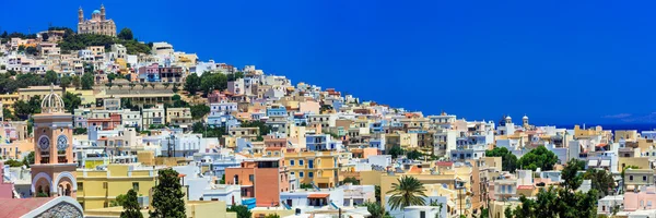 Kleuren van Griekenland serie - Syros eiland, weergave van Ano Syros dorp — Stockfoto