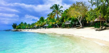 Sakin tatil tropikal. Mauritius Adası'nın güzel plajları.