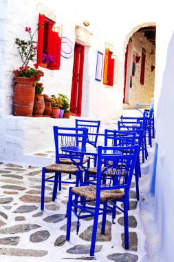Geleneksel Yunanistan - küçük tavernalar Cyclades tarzı. Amorgos Adası.