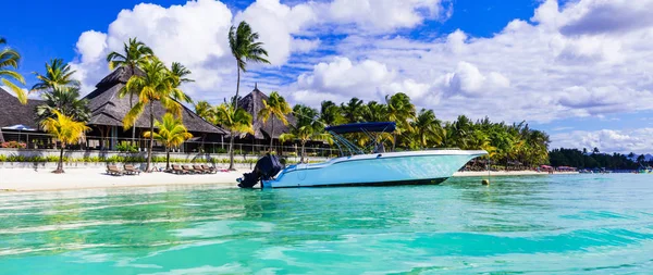 Vacanze tropicali di lusso. attività di sport acquatici nell'isola di Mauritius . — Foto Stock