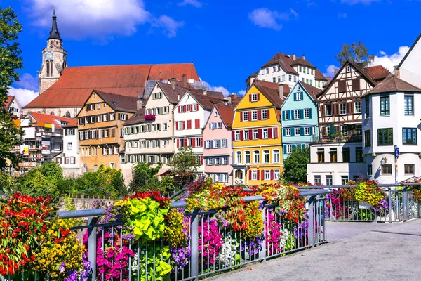 Vacker blommig färgglada staden Tubingen i Tyskland, Baden-Wurtte — Stockfoto