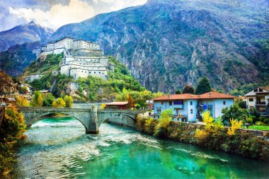 Kaleler Valle d'Aosta, Bard kale, İtalya. artistc resim