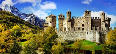 İtalya - Fenis Valle d'Aosta dağlarda güzel Ortaçağ kaleleri.