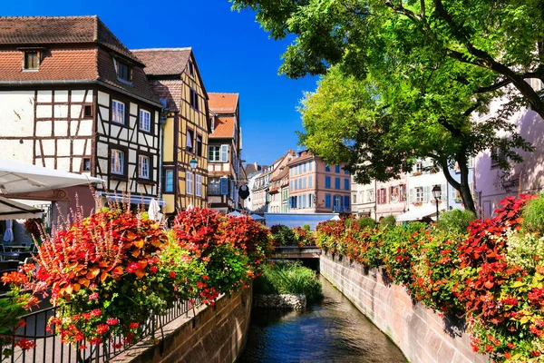 Krásná místa Francie - barevné města Colmar, v Alsasku. — Stock fotografie
