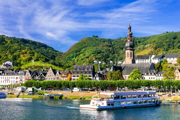 Románticos cruceros por el río Rhein. Hermosa ciudad Cochem. Alemania —  Fotos de Stock