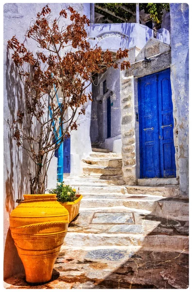 Urocze uliczki tradycyjne greckie wioski. Wyspie Amorgos — Zdjęcie stockowe
