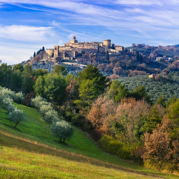 Aldeia medieval autêntica (borgo) Gualdo Cattaneo em Umbria, It — Fotografia de Stock