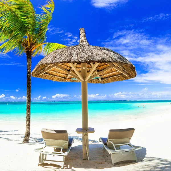 Pojęcie doskonały tropikalny wakacje - białe piaszczyste plaże i t — Zdjęcie stockowe