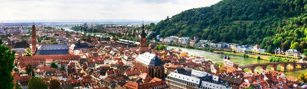 美丽的中世纪海德堡小镇的全景视图。德国 — 图库照片