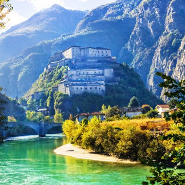 İtalya - Valle d'Aosta Bard kale Ortaçağ kaleleri