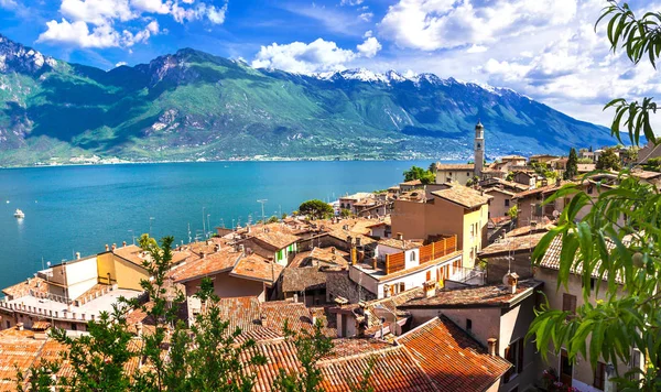 Limone - képi Lago di Garda-szép kis város. Olaszország — Stock Fotó