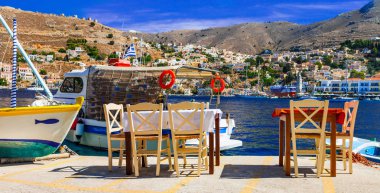 Geleneksel Yunanistan - küçük sokak balık Taverna Symi Adası, 