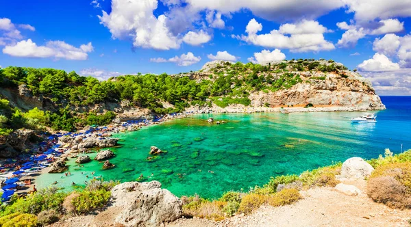 Krásný Smaragdový pláže ostrova Rhodos. Řecko — Stock fotografie