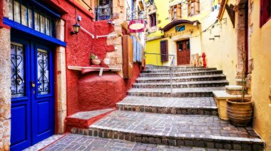 Yunanistan serisi - canlı Chania kent, Creta ada sokaklarında renkleri.