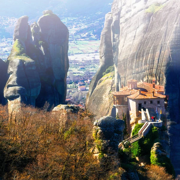 Manastır hunging buzlu. Meteora, orta Yunanistan. — Stok fotoğraf