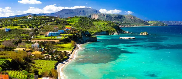 Los lugares más bellos de la isla de Creta-Almirida con mar turquesa. Grecia . — Foto de Stock