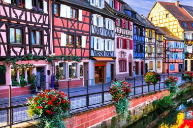 En güzel renkli kasaba - Alsace, Fransa Colmar