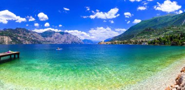 İtalya - doğal Lago di Garda, Malcesine köy görünümü güzel göller.