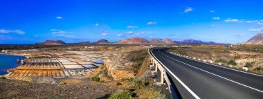 Sınır taşı-in Lanzarote - Salinas de Janubio, ana tuz üretimi, İspanya.