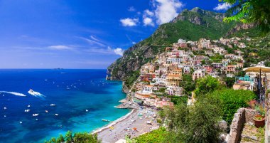 İtalya 'nın güzel kıyı kasabaları - Amalfi sahilinde manzaralı Positano.