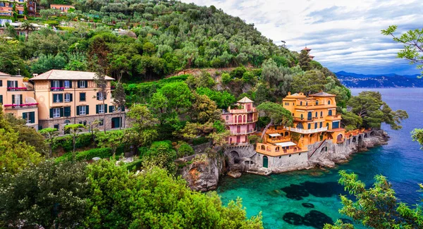 Malebné Ligurské pobřeží Itálie - krásné luxusní Portofino. — Stock fotografie