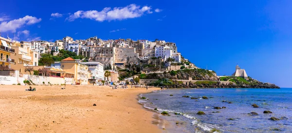 Okouzlující město Sperlonga s pěknými plážemi v regionu Lazio Ita — Stock fotografie