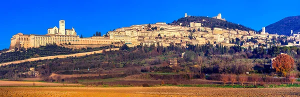 Panorama van de middeleeuwse stad Assisi - religieuze centrum van Umbrië, Italië. — Stockfoto