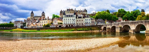 Viaggio in Francia città pittoresca medievale Saint-Aignan, nella valle della Loira . — Foto Stock