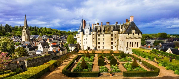 Castelos do vale do Loire - Langeais impressionante com belo jardim, França — Fotografia de Stock