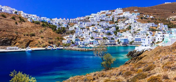 Traditionella Grekland - vackra Astypalea island. Utsikt över Chora village. — Stockfoto
