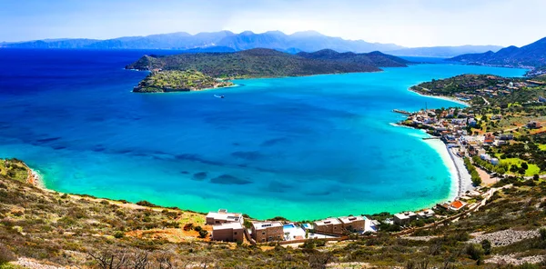 Mar azul-turquesa e vista para a ilha de Spinalonga. Creta, Grécia — Fotografia de Stock