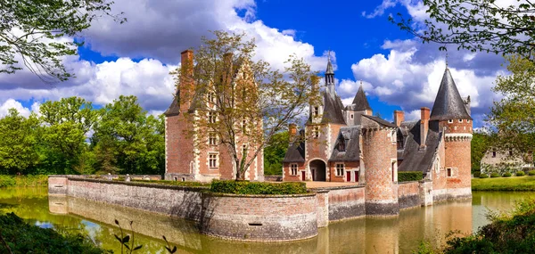 Romantiska slott i Loire valley river - Chateau du Moulin, Frankrike. — Stockfoto