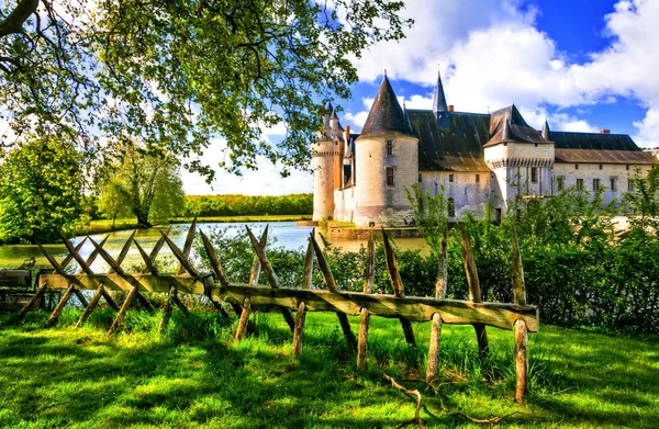 Romantikus középkori kastélyok a Loire-völgy - gyönyörű Le Plessis Bourre, Franciaország. — Stock Fotó