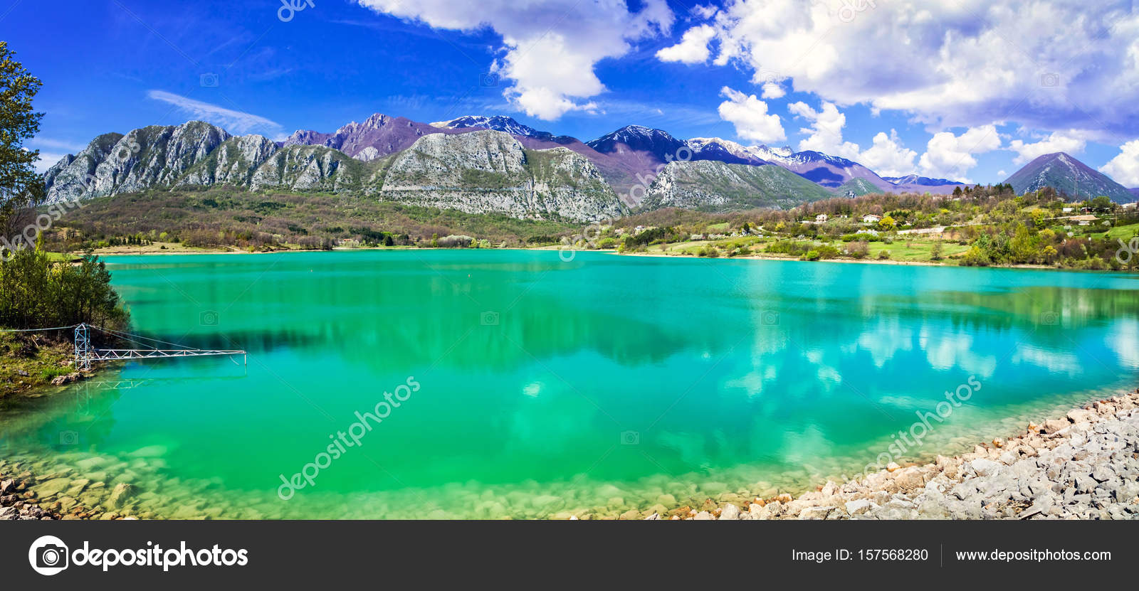 Lac turquoise Lago di Castel San Vincenzo en Molise, Italie image libre ...