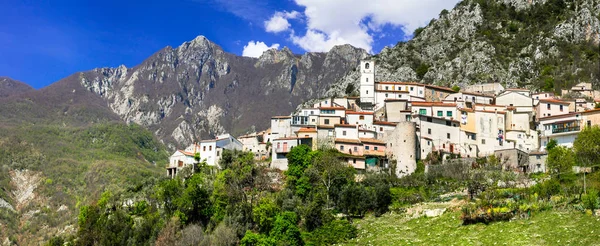 Impozantní Pizzone vesnici, regionu Molise, Itálie — Stock fotografie