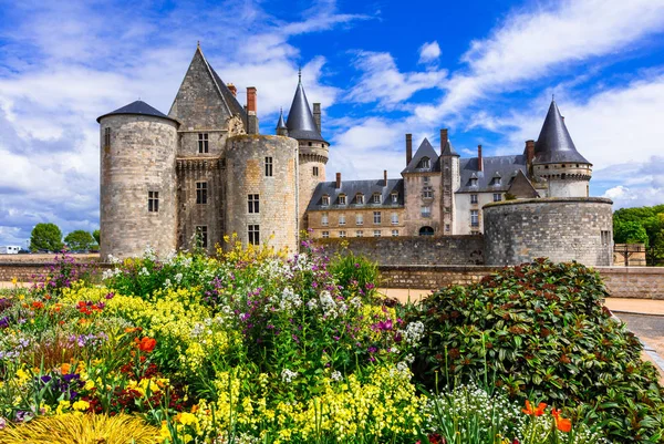 Gyönyörű középkori vár Sully-sul-Loire. híres Loire valley, Franciaország. — Stock Fotó