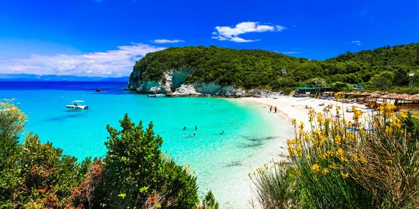 Mooiste stranden van Griekenland - Vrika in Antipaxos eiland. — Stockfoto