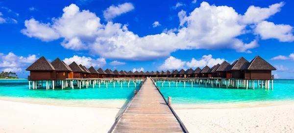 Maldivas, vacaciones tropicales de lujo en villas acuáticas —  Fotos de Stock