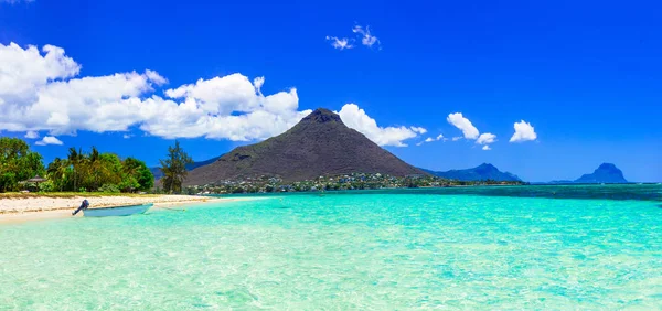 Prachtige Mauritius eiland met prachtige strand Flic en flac, panoramisch uitzicht — Stockfoto