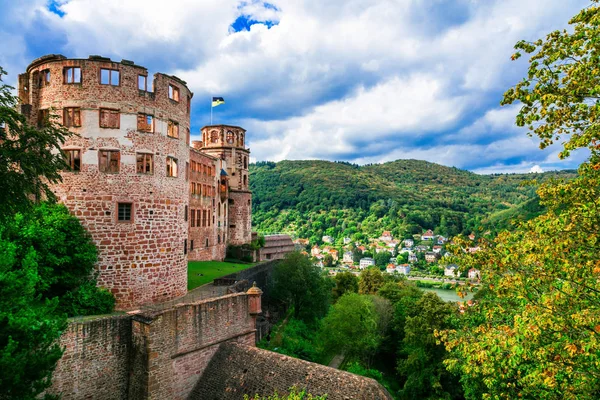 Magnifika Schloss Heidelberg - fantastiska slott i Tyskland, populär attraktion. — Stockfoto