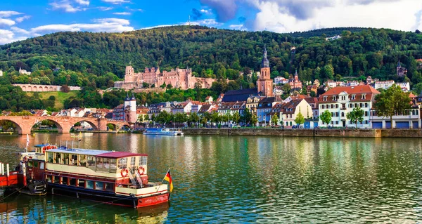 Lugares de interés y hermosos lugares de Alemania - ciudad medieval de Heidelberg, vista panorámica . —  Fotos de Stock