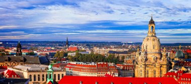 sınır taşı-in Almanya - günbatımı üzerinde güzel Barok Dresden Panoraması.