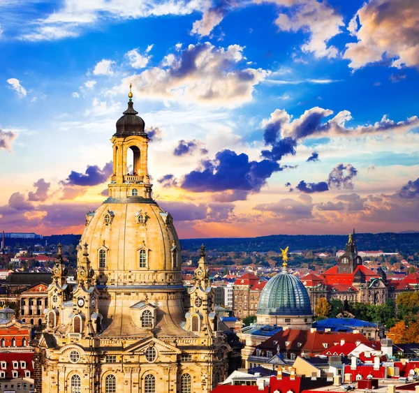 Monumentos de Alemania - hermoso barroco Dresde sobre la puesta del sol —  Fotos de Stock