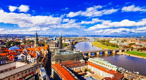 Almanya'da, panoramik manzaralı güzel Dresden seyahat. — Stok fotoğraf