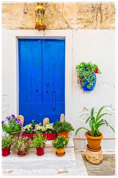 Encantadora decoração floral rústica de ruas em ilhas gregas — Fotografia de Stock