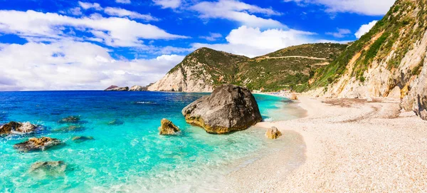 Las playas más bellas de Grecia - Petani en Cefalonia, isla Jónica . — Foto de Stock