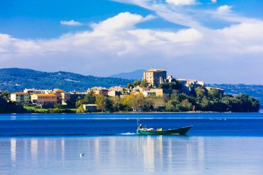 Lago di Bolsena, Capodimonte güzel sakin sahne. İtalya