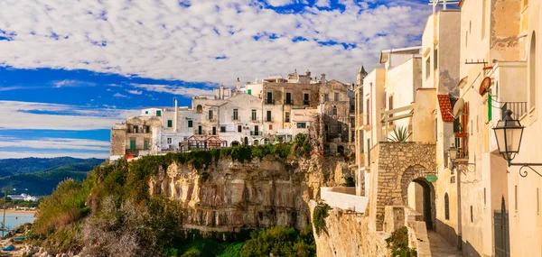 Vieste - hermosa ciudad costera en Puglia. Vacaciones italianas — Foto de Stock