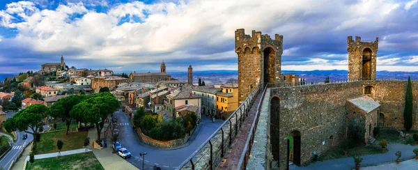 Zabytki Włoch - średniowieczne miasto Montalcino, słynnego wina regionu, Toskania, Włochy. — Zdjęcie stockowe